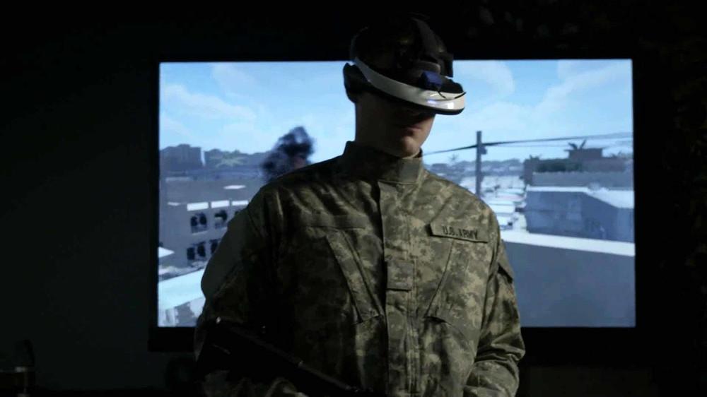 Un soldato mentre usa “Bravemind” una terapia VR (Photo: USC Institute for Creative Technologies)